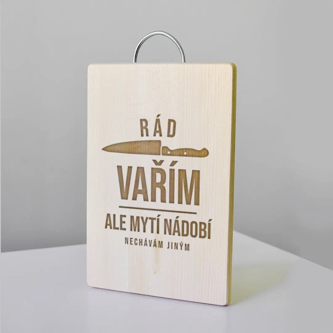 Rád vařím, ale mytí nádobí nechávám jiným - kuchyňská prkénka